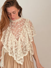MM lace apron style