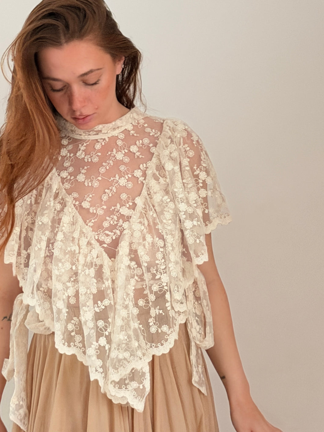 MM lace apron style