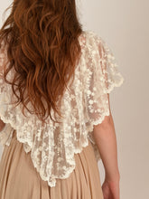 MM lace apron style