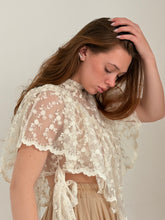 MM lace apron style