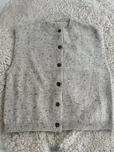 Speck knitted buttoned vest