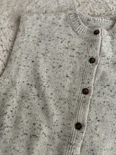 Speck knitted buttoned vest