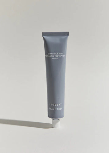 Lovebyt - Charcoal & Mint toothpaste look