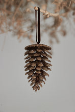 Iced pinecone ornement