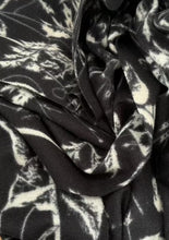 Lauren Vidal - Black scarf
