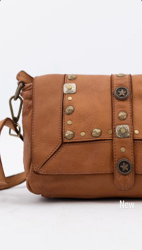 Leather natural bag with studs