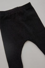 Pequeno - baby pant with feet charcoal