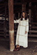 Caroline dress lace
