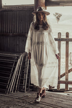 Caroline dress lace