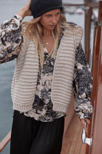 Plume knit vest