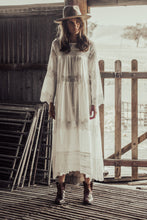 Caroline dress lace