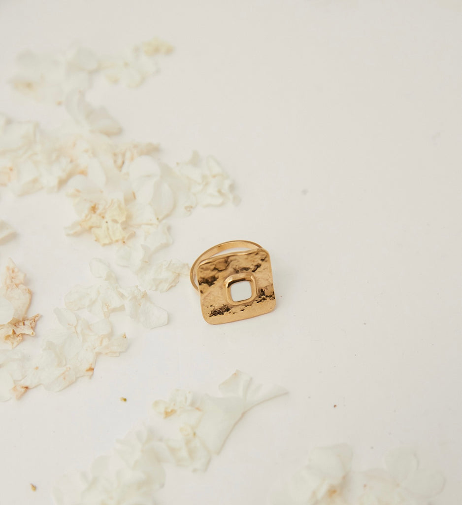 Large square ring white or black – mamapapa