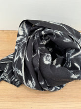 Lauren Vidal - Black scarf