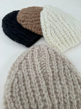 Pequeno - knitted beanie