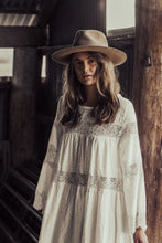 Caroline dress lace