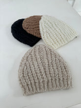 Pequeno - knitted beanie