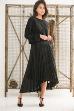 Joplin black pleated skirt