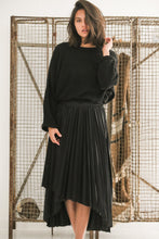Joplin black pleated skirt
