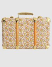 Vintage style carry suitcase