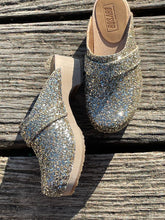 kid s glitter gold clogs  de