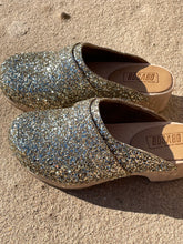 kid s glitter gold clogs  de