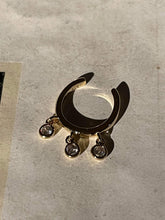 Cartilage earring with three stones