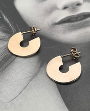 Modern flat hoop earrings gold / silver