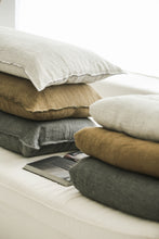 Bed and philosophy - Grey linen bedding