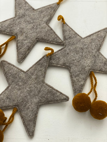 pompoms felt star hanging