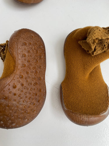 Ruffle slippers