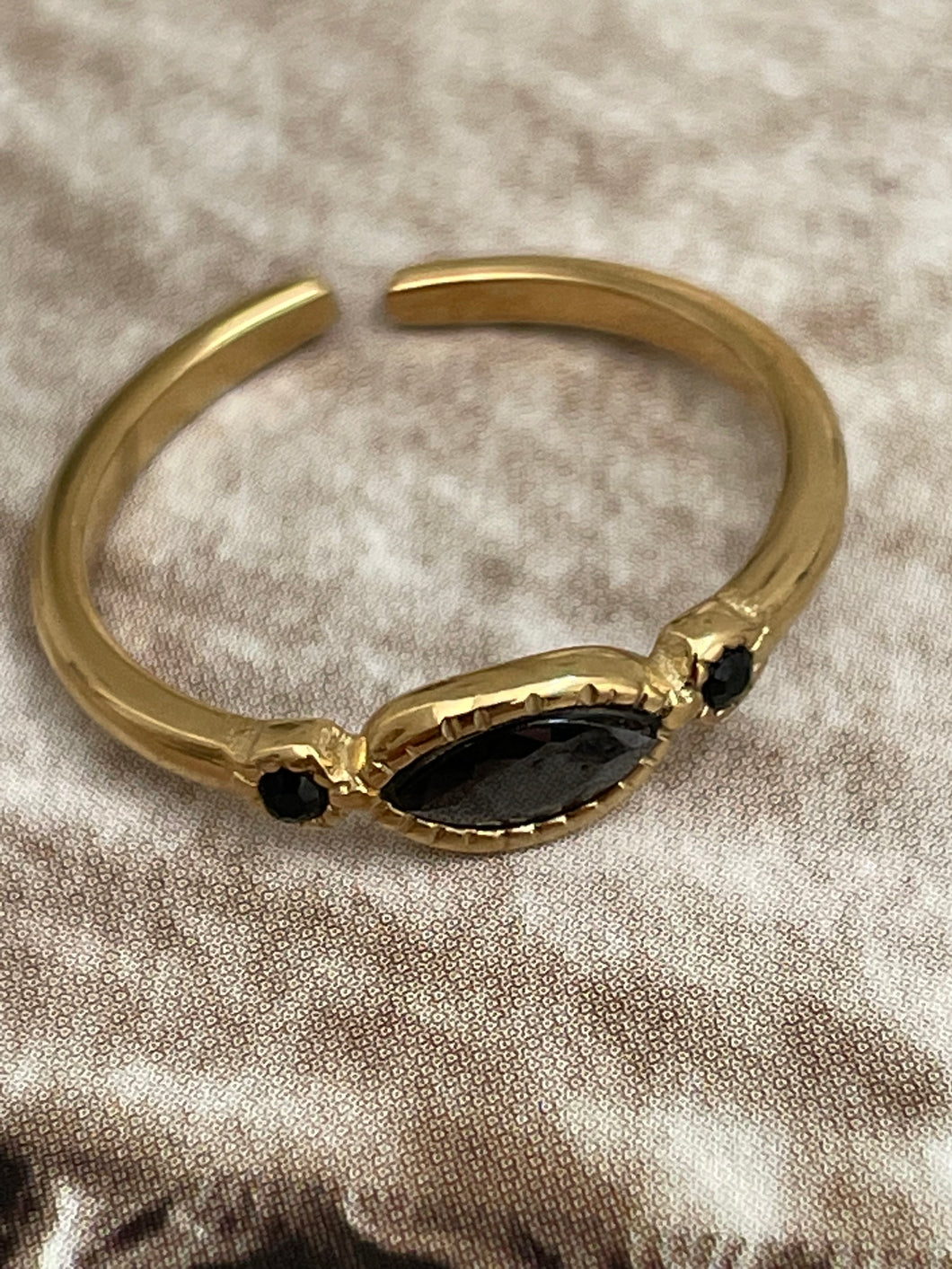 black stone thin ring