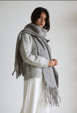 Grey scarf with fringes
