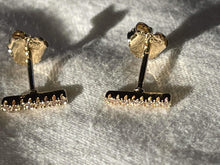 Stones small bar earrings