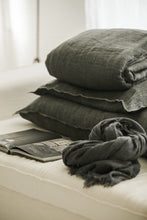 Bed and philosophy - Grey linen bedding
