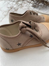 Tocoto lace up sneakers star